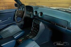 Imagen 10/19 de Mercedes-Benz 250 (1978)