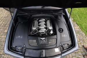 Image 35/50 of Bentley Azure (2007)