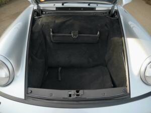 Image 30/37 de Porsche 911 Carrera 2 (WTL) (1992)
