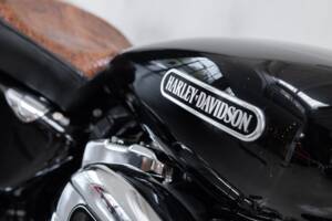 Image 21/32 of Harley-Davidson DUMMY (2006)