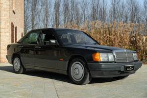 Imagen 2/45 de Mercedes-Benz 190 E (1989)