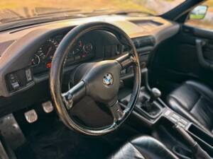 Immagine 2/8 di BMW M5 (1992)