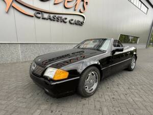 Image 11/50 of Mercedes-Benz 500 SL (1991)