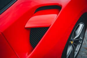 Image 21/56 of Ferrari 488 GTB (2020)