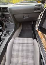 Immagine 36/75 di BMW 320i (1988)