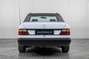 Imagen 16/50 de Mercedes-Benz 200 (1986)