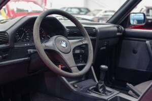 Image 15/38 of BMW 325i (1986)