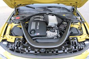 Image 76/98 of BMW M4 (2014)