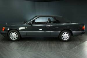 Imagen 3/30 de Mercedes-Benz 300 CE-24 (1993)