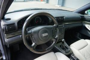 Image 35/52 of Audi RS4 Avant (2001)