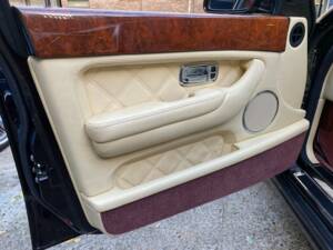 Image 23/50 of Bentley Arnage T (2002)