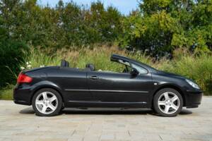 Bild 4/50 von Peugeot 307 CC 2.0i (2004)