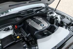 Immagine 30/50 di BMW 750i (2007)