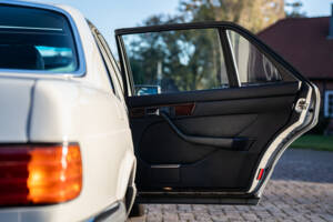 Image 39/44 de Mercedes-Benz 500 SEL (1984)