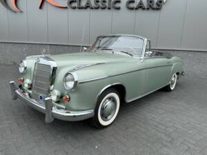 Image 1/50 of Mercedes-Benz 220 S Cabriolet (1958)