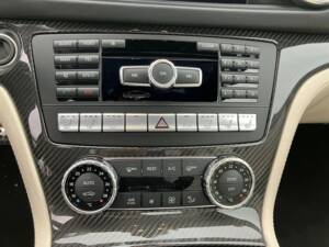 Afbeelding 35/70 van Mercedes-Benz SL 63 AMG (2012)