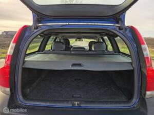 Image 23/33 de Volvo V 70 XC 2.4T (2002)