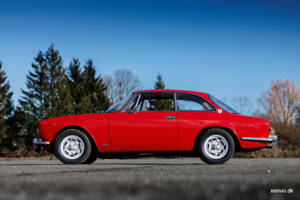 Image 20/43 of Alfa Romeo 2000 GT Veloce (1972)