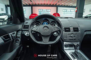 Afbeelding 17/24 van Mercedes-Benz C 63 AMG T (2010)