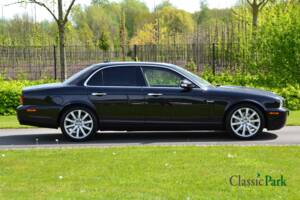 Image 6/50 of Jaguar XJ 2.7 D (2008)