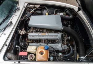 Afbeelding 29/30 van Aston Martin V8 Vantage X-Pack (1987)