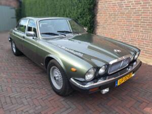Image 4/8 of Jaguar XJ 12 (1984)