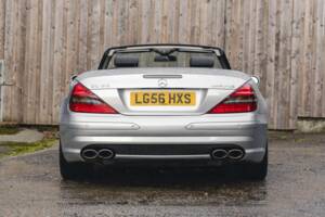 Image 17/50 de Mercedes-Benz SL 55 AMG (2006)