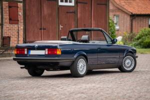 Image 17/99 of BMW 320i (1989)