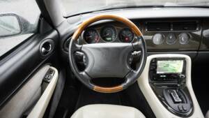 Immagine 23/38 di Jaguar XK8 4.0 (1996)