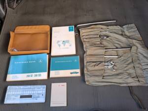 Image 19/73 of Mercedes-Benz 280 SE (1971)