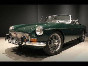 Image 2/40 of MG MGB (1974)