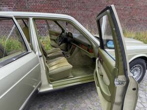 Image 10/34 of Mercedes-Benz 380 SE (1980)