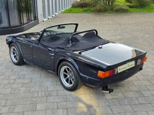 Image 8/49 of Triumph TR 6 PI (1973)