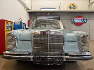 Image 3/20 of Mercedes-Benz 250 SE (1967)