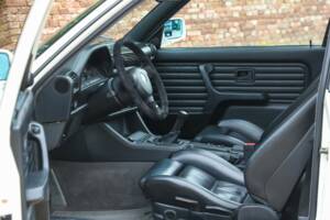 Image 33/50 of BMW M3 (1990)