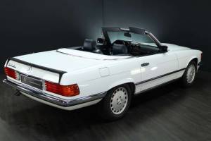 Image 6/30 of Mercedes-Benz 500 SL (1985)