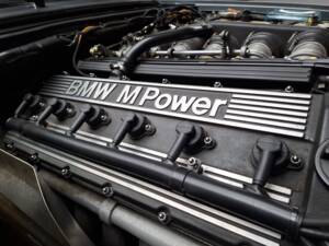 Image 28/33 of BMW M 635 CSi (1987)