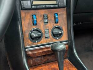 Image 23/50 of Mercedes-Benz 300 SL (1989)
