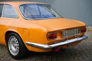 Image 34/38 of Alfa Romeo Giulia GT 1300 Junior (1968)