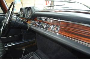 Immagine 18/48 di Mercedes-Benz 280 SE 3,5 (1971)