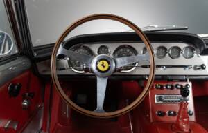 Image 22/29 of Ferrari 250 GTE (1961)