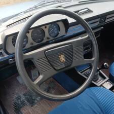 Bild 34/52 von Peugeot 504 (1979)
