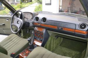 Bild 8/11 von Mercedes-Benz 230 CE (1983)