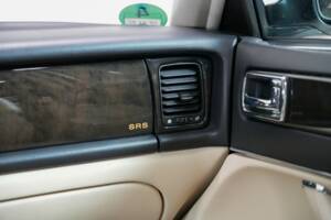 Image 24/50 of Jaguar XJR 4.0 (1995)