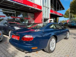 Image 7/35 of Jaguar XK8 4.0 (2002)