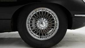 Image 11/15 of Jaguar E-Type (1969)