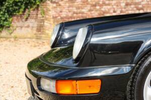 Image 31/50 de Porsche 911 Carrera 2 (1991)