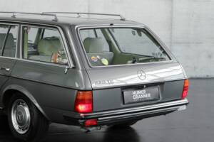 Image 9/49 of Mercedes-Benz 230 TE (1981)