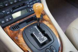 Image 49/50 of Jaguar XKR (2001)