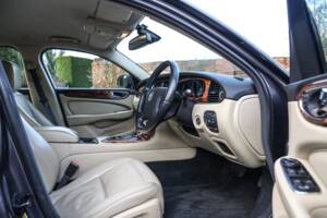 Image 40/41 of Jaguar XJR (2008)